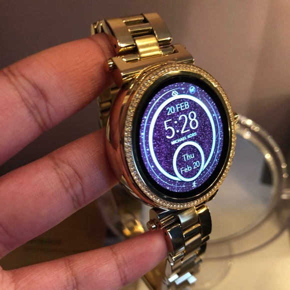 Sofie Pave Micheal Kors smartwatch - Picture 2 of 5